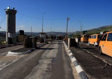 الاحتلال يغلق حاجزي حوارة وزعترة بنابلس