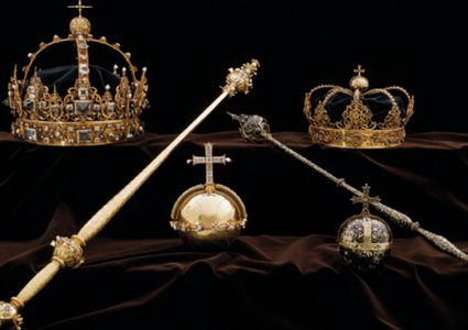 سرقة تيجان ملكية "لا تقدر بثمن" في السويد!