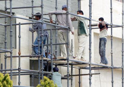 تقرير ديوان الرقابة "يفتح النار" على وزارة العمل