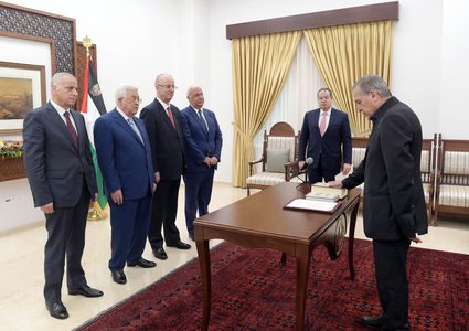 أبو ردينة يؤدي اليمين أمام الرئيس