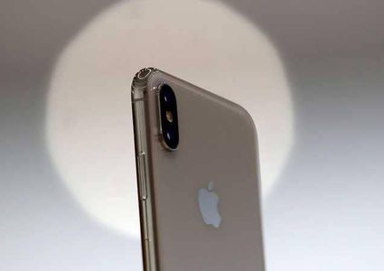 أبل تتخذ قرارا جريئا قبل طرح "آيفون" الجديد