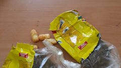 الشرطة تضبط مخدرات مخبأة في أكياس الشيبس