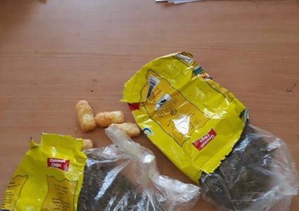 الشرطة تضبط مخدرات مخبأة في أكياس الشيبس