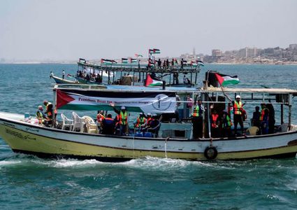 سفينة حرية لكسر الحصار على بعد 20 ميل من غزة