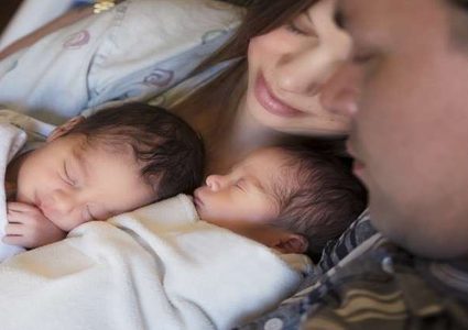 جينات الأب تؤثر على كيفية رعاية الأم لطفلها!