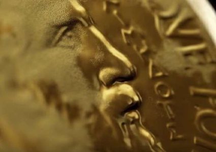 فاز بجائزة نوبل للرياضيات وسرقت الميدالية !