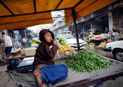 خبراء: اقتصاد غزة يحتضر والتمكين طوق النجاة