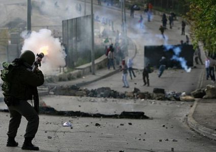 إصابة 3 مواطنين برصاص الاحتلال