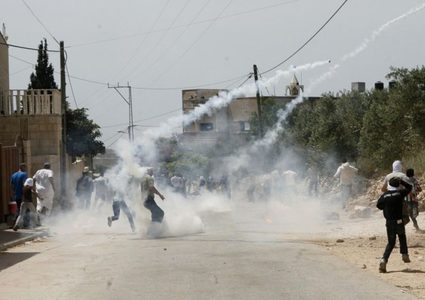 إصابات بالاختناق بغاز الاحتلال في طورة جنوب جنين
