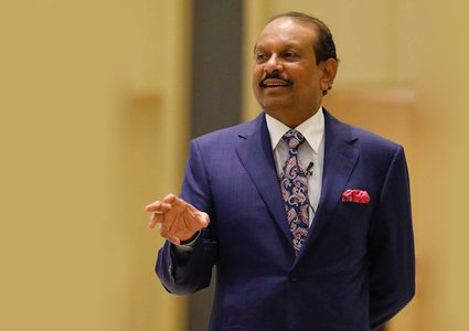 "قصة هندي" فقير ابحر إلى دبي فأصبح مليونيراً