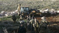 الاحتلال يشرع بتجريف أراض جنوب بيت لحم