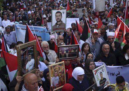 "القوى" تدعو لمساندة الأسرى والخان الأحمر