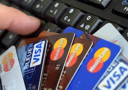 يمكن سرقة أموالك من بطاقات الإئتمان وأنت في الشارع