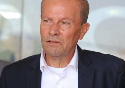 أبو بكر يتسلم مهامه رئيسا لهيئة شؤون الأسرى