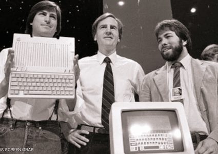 قبض 800 دولار من أبل وخسر 100 مليار