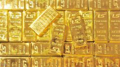 الذهب يتخلى عن مكاسبه مع تماسك الدولار