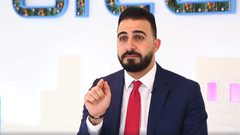 قصة نجاح خريج كلية الاقتصاد في جامعة النجاح