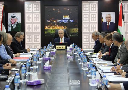 مجلس الوزراء يحذر من مخططات تصفية القضية