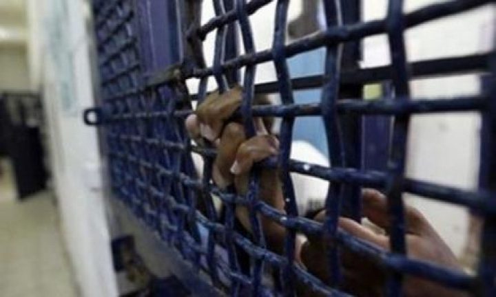أبو بكر:انتهاكات ممنهجة بحق الأسرى المرضى والأطفال