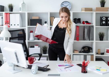 دراسة: العمل وقوفاً في المكاتب.. يطيل العمر!