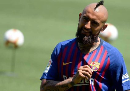 أطباء برشلونة يحسمون وضع فيدال في السوبر الإسباني