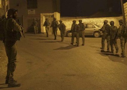 الاحتلال يشن حملة اعتقالات ومداهمات بالضفة