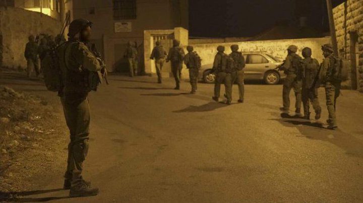 الاحتلال يشن حملة اعتقالات ومداهمات بالضفة