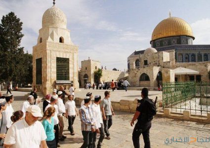 71 مستوطناً يقتحمون الأقصى بحراسة شرطة الاحتلال
