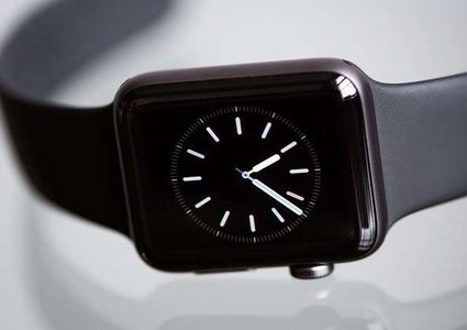 ساعة آبل تنقذ شاب من الموت!