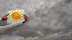 لماذا لا يجب النظر إلى نصف الكأس الملآن دائماً؟
