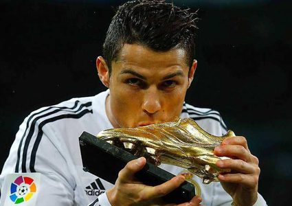 تكريم "متأخر" من ريال مدريد لنجمه السابق رونالدو