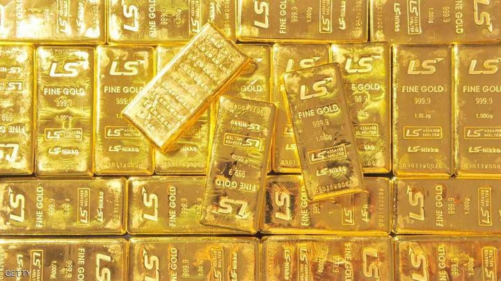 الذهب يرتفع مع تخلي الدولار عن مكاسبه الأولية