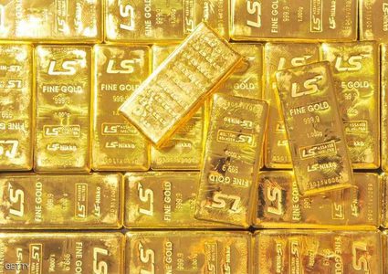 الذهب يرتفع مع تخلي الدولار عن مكاسبه الأولية