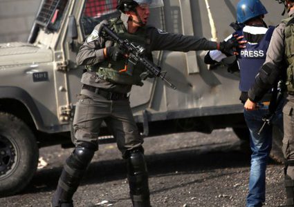 طوباس: الاحتلال يحتجز طاقم تلفزيون فلسطين