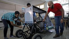 طلاب مصريون يصممون "سيارة" تعمل بـ"الهواء"!