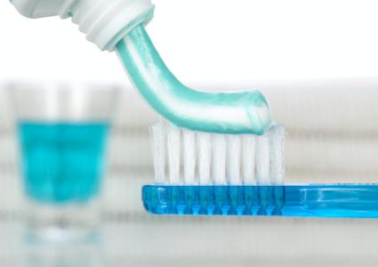 غسيل الأسنان.. العلم يكشف "الوهم الأكبر"