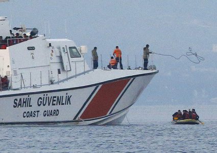تركيا: خفر السواحل ينقذ 26 مهاجرا فلسطينيا وسوريا