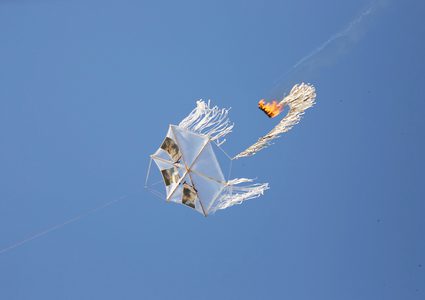 آلاف الشبان يشاركون في مسيرة العودة على حدود غزة