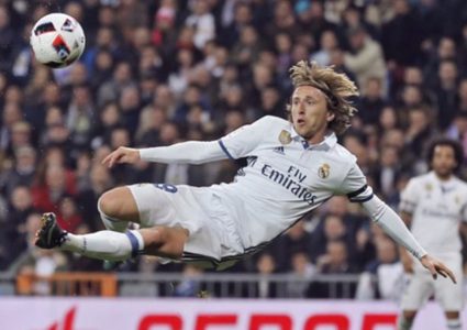 مودريتش يحسم قرار التجديد لريال مدريد