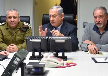 "نتنياهو" يمنع "ليبرمان" من إعلان الحرب على غزة