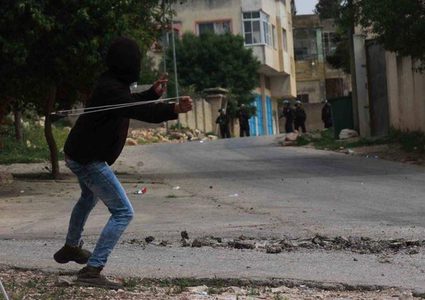 إصابتان بالرصاص المطاطي والعشرات بالاختناق