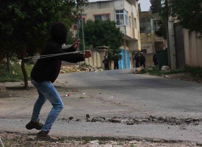 إصابتان بالرصاص المطاطي والعشرات بالاختناق