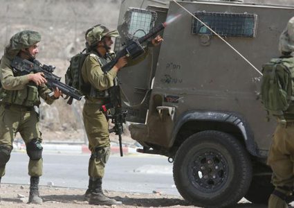 اعتقال 5 شبان بزعم إلقاء زجاجات حارقة