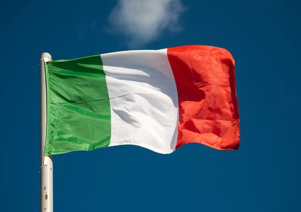 إيطاليا تطالب بحل سياسي لأزمة غزة وتدين التصعيد