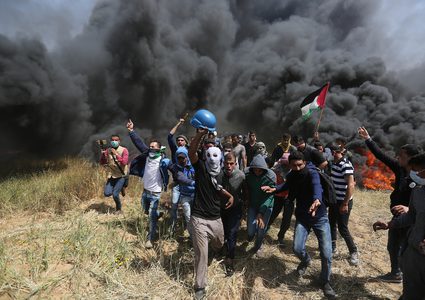 قناصة الاحتلال تتربص للكل الفلسطيني على حدود غزة