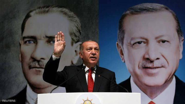 أردوغان ينفي "الإفلاس".. ويبرر أزمة الليرة