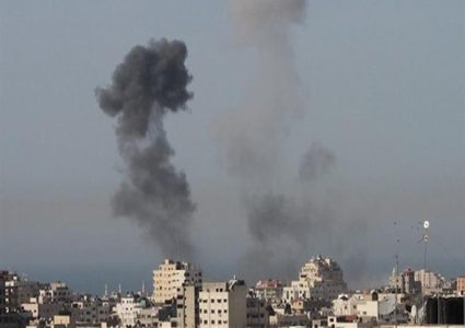 إصابة 3 مواطنين في قصف إسرائيلي شرق القطاع