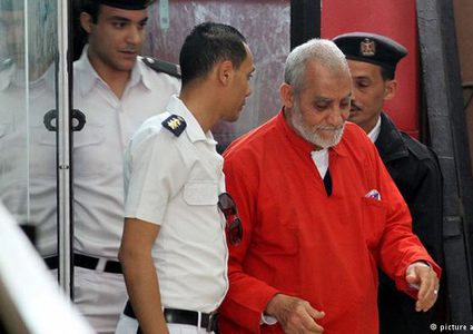 القاهرة: السجن المؤبد لمرشد الإخوان