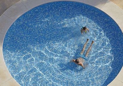 بكتيريا كامنة في أحواض السباحة تسبب أمراض قاتلة