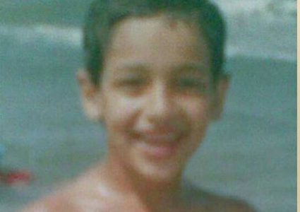 هذا الطفل الصغير نجم شهير الآن.. من هو؟